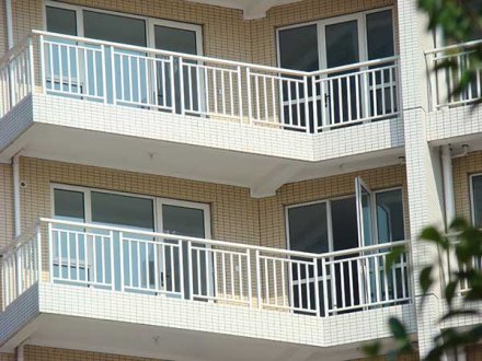 鋅鋼陽(yáng)臺(tái)護(hù)欄生產(chǎn)廠(chǎng)家