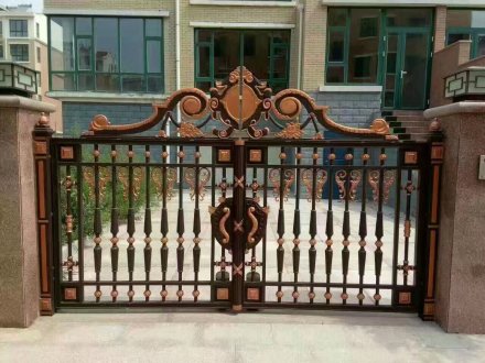 濰坊鋁藝大門環(huán)保型及美觀？