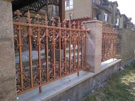 <b>目前鋁藝圍欄有什么優(yōu)勢？</b>