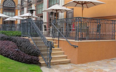 岳陽鋁合金防護欄代理-安誠護欄廠家